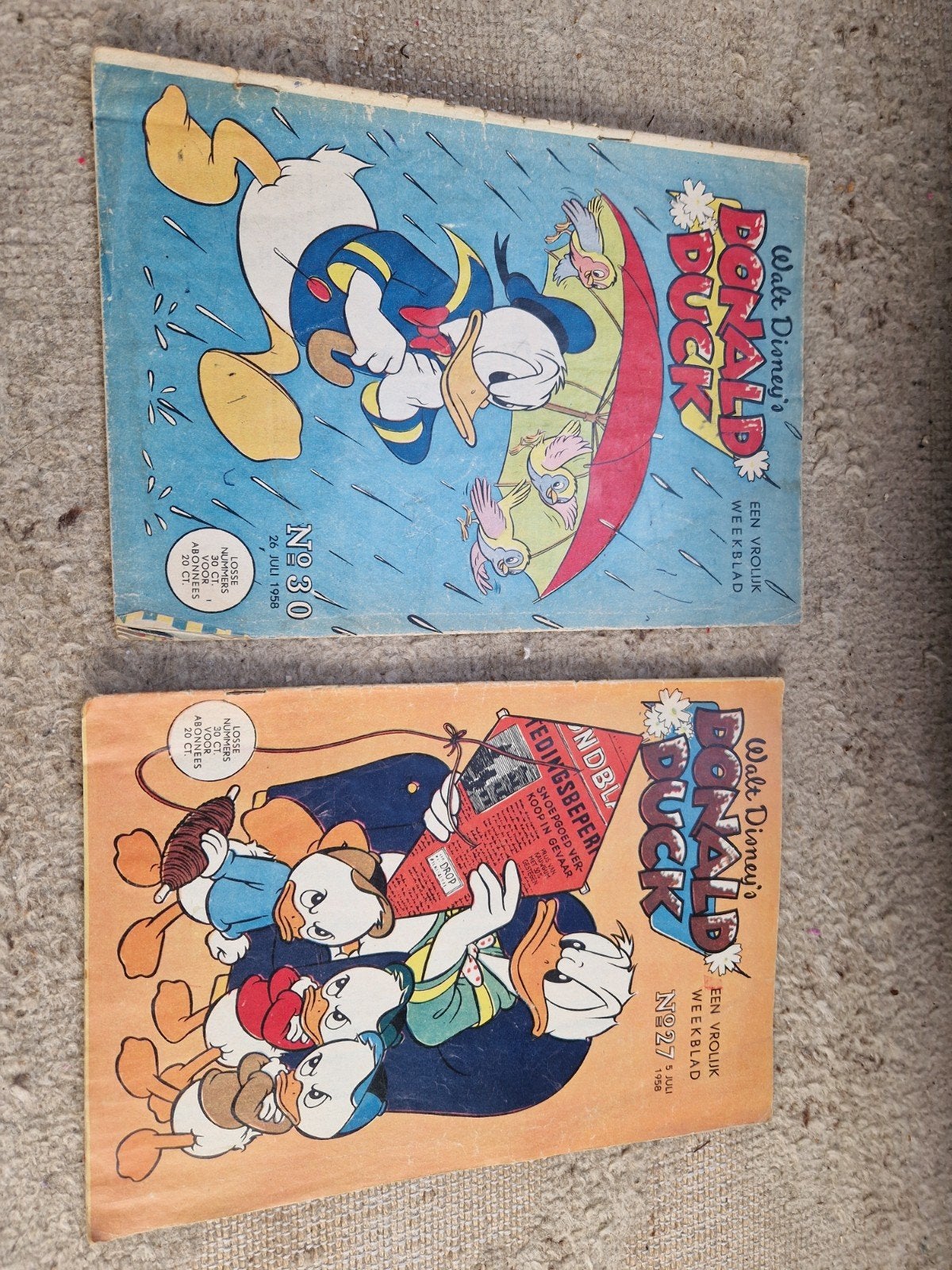2 stripboekjes van donald duck nr 27 en 30 uit 1958, Boeken, Ophalen of Verzenden