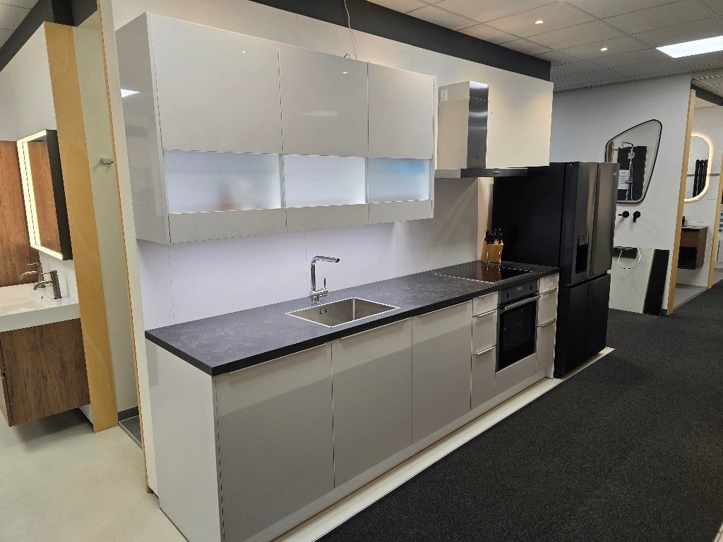 NIEUW Te koop Showroom keuken Artego Eco Glans Zijdegrijs., Huis en Inrichting, Ophalen, Nieuw, Overige typen, Greeploos