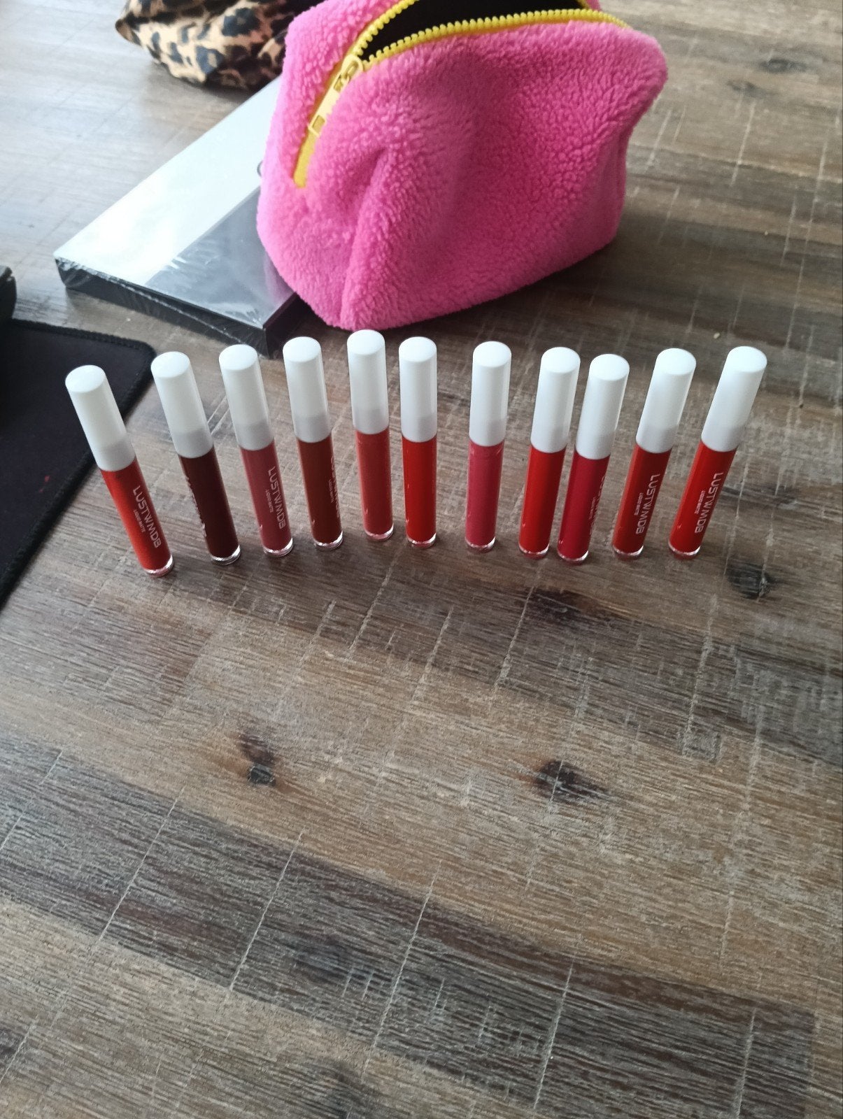 11 lippenstiften gratis voor lekkers voor kat en hond, Lippen, Nieuw, Ophalen of Verzenden, Make-up