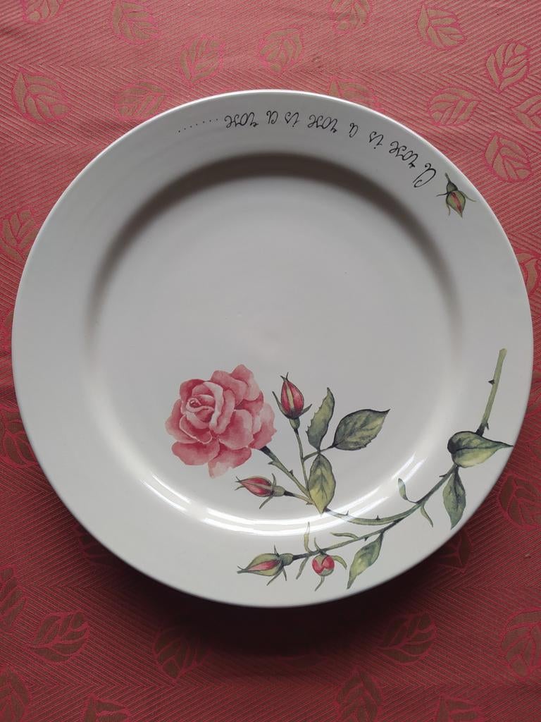 Jet bord groot "a Rose is a rose " 32cm nieuw, Nieuw, Ophalen of Verzenden, Bord(en), Overige stijlen