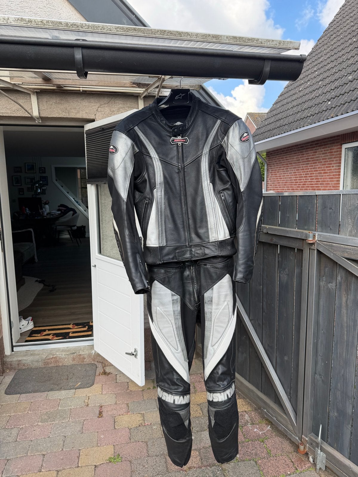 Kushitani Hamamatsu leren motorpak - Zwart/Zilver, Motoren, Ophalen of Verzenden, Tweedehands, Heren, Combipak