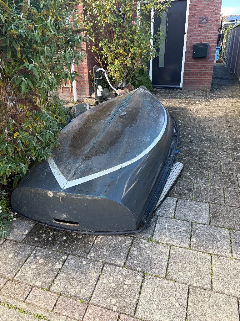 Kunststof roeiboot / sloep, donkerblauw met witte sierstreep, Ophalen, Gebruikt, Motor en Techniek