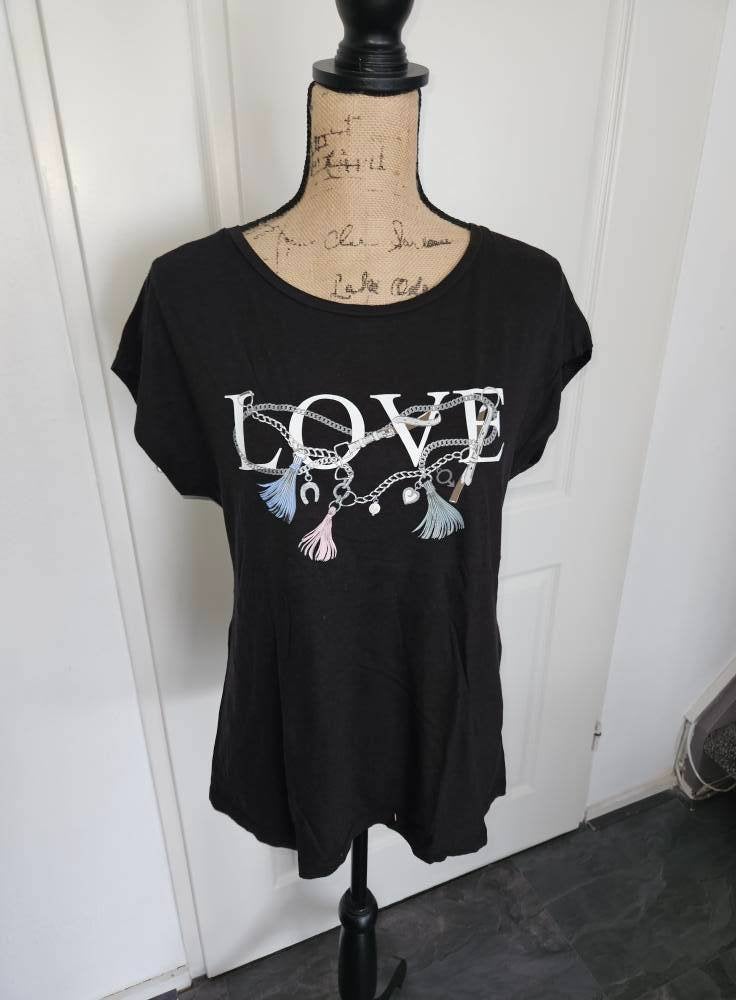 Zwart T-shirt met 'LOVE' opdruk en kwastjes maat  L, Zwart, Maat 42/44 (L), Ophalen of Verzenden, Zo goed als nieuw