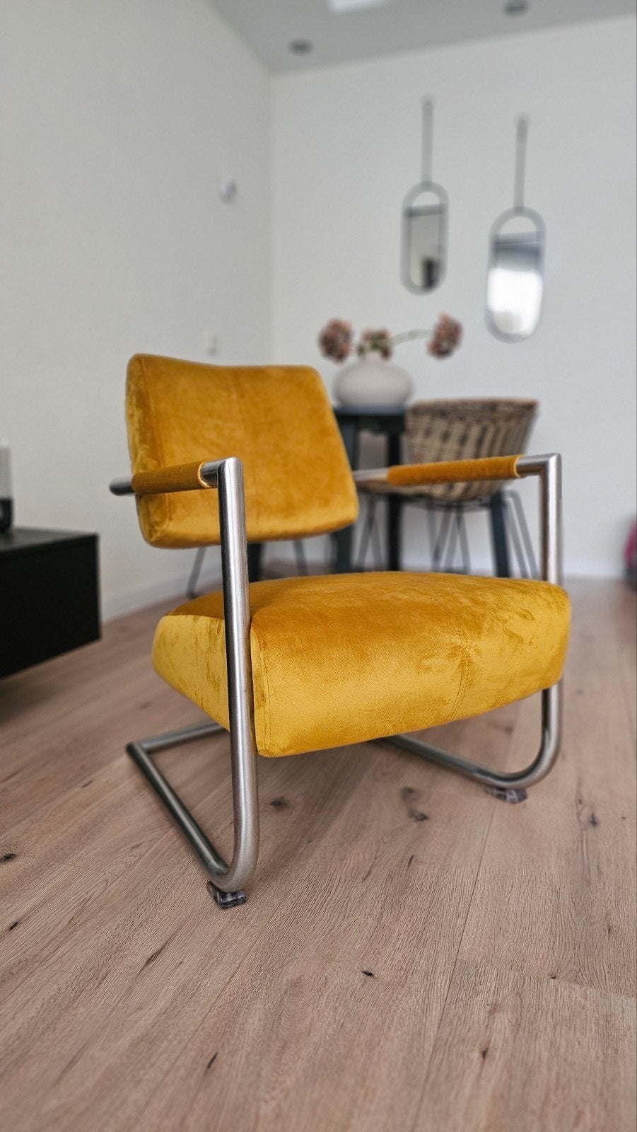 Xooon fauteuil, nieuw gestoffeerd in okergeel velours, Modern, Industrieel, Velvet, 75 tot 100 cm, Ophalen of Verzenden, Zo goed als nieuw