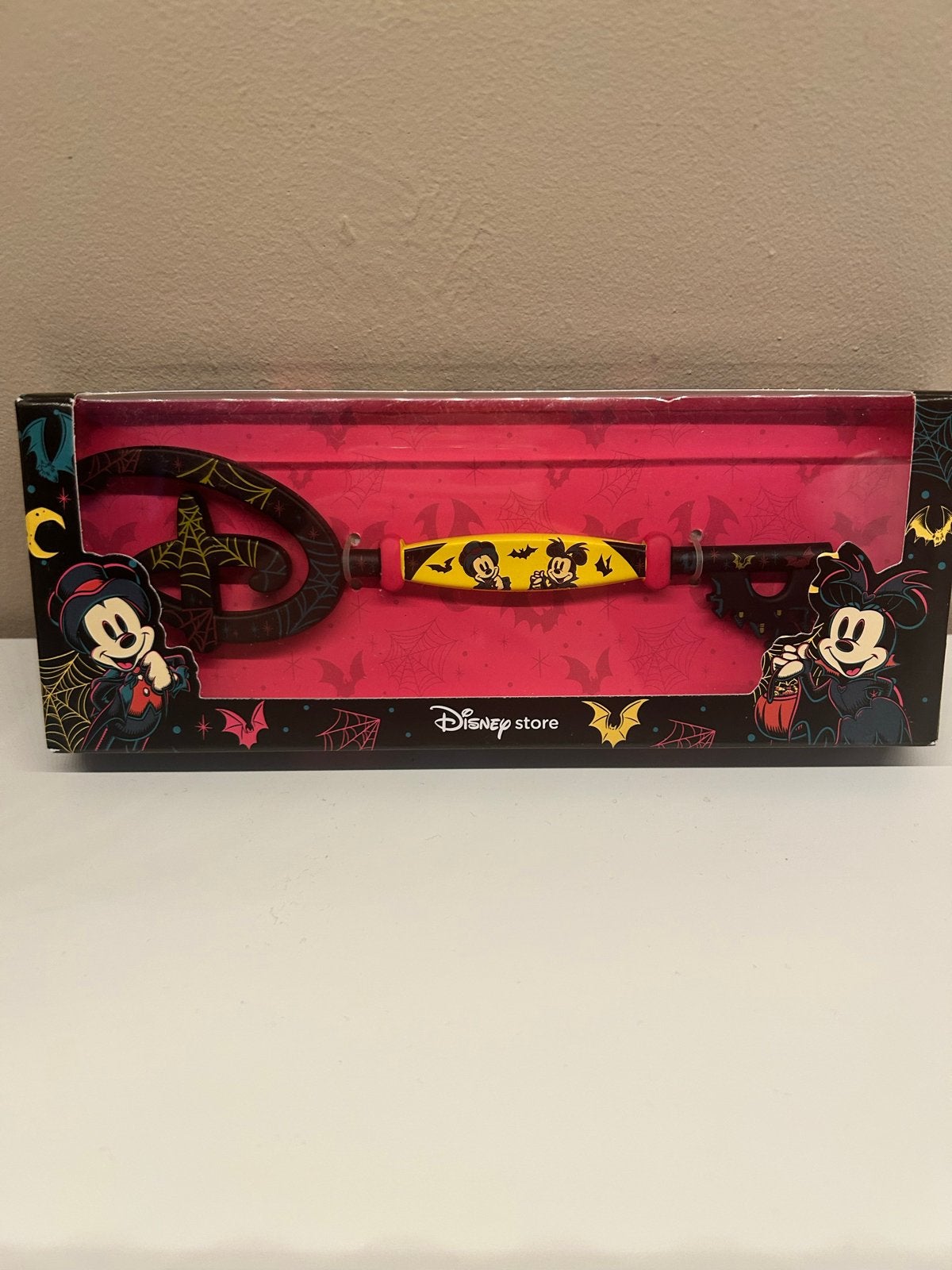 Disney Store Halloween Mickey & Minnie Sleutel, Verzamelen, Verzenden, Mickey Mouse, Nieuw, Overige typen