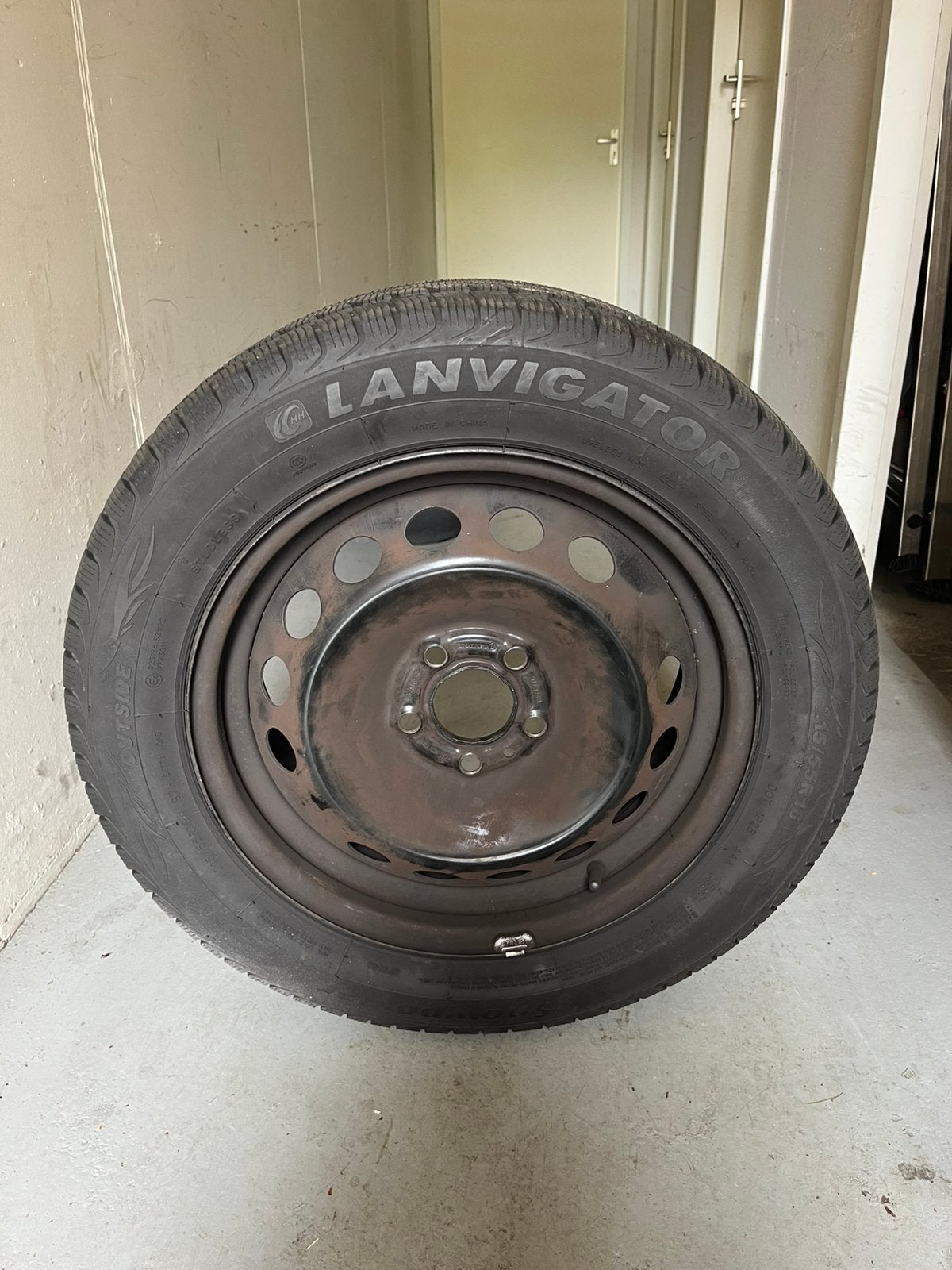 Complete set Lanvigator winterbanden, Ophalen, 215 mm, 16 inch, Banden en Velgen