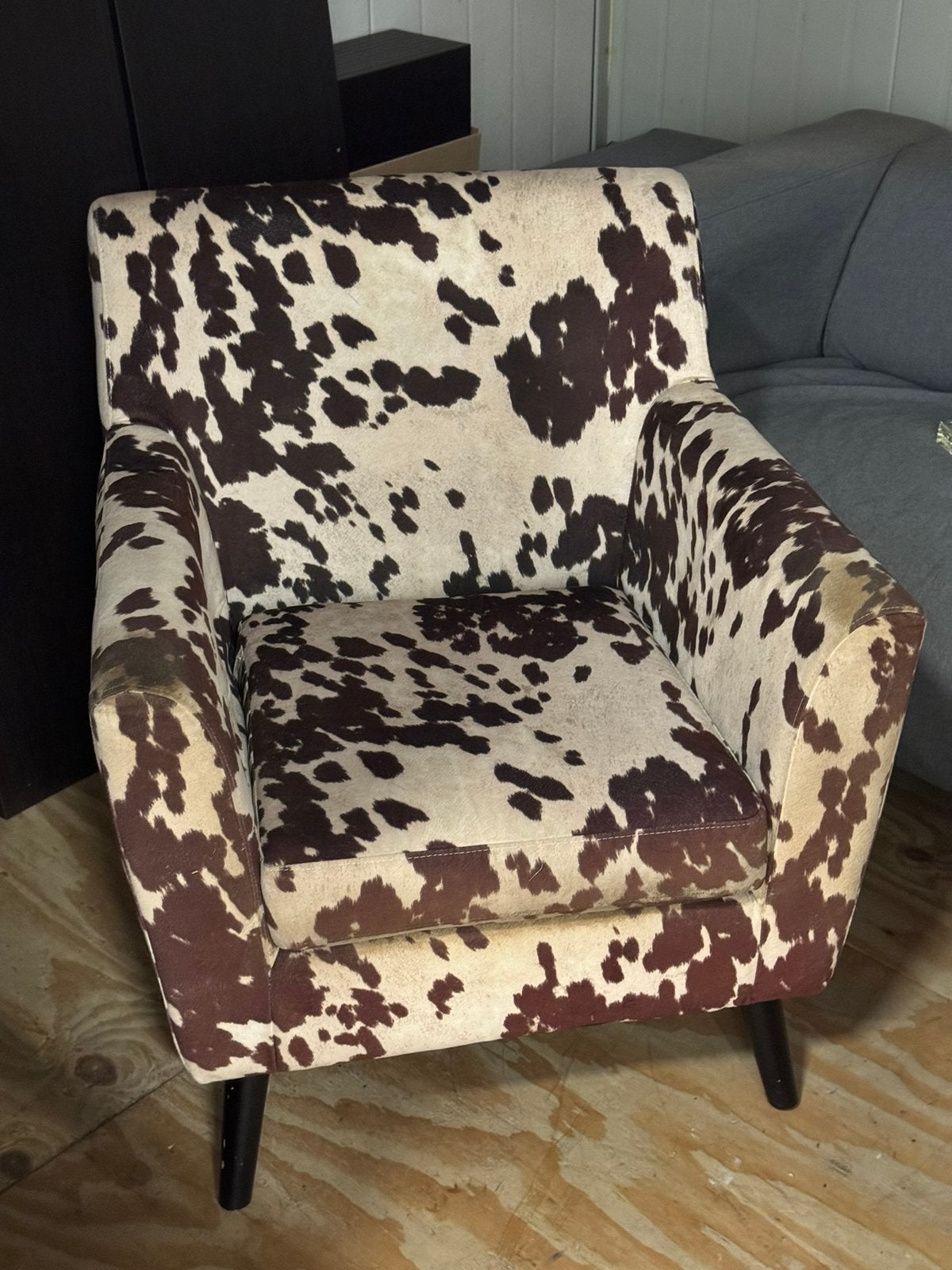 Stoel met koeienprint, Ophalen of Verzenden, Zo goed als nieuw, 50 tot 75 cm
