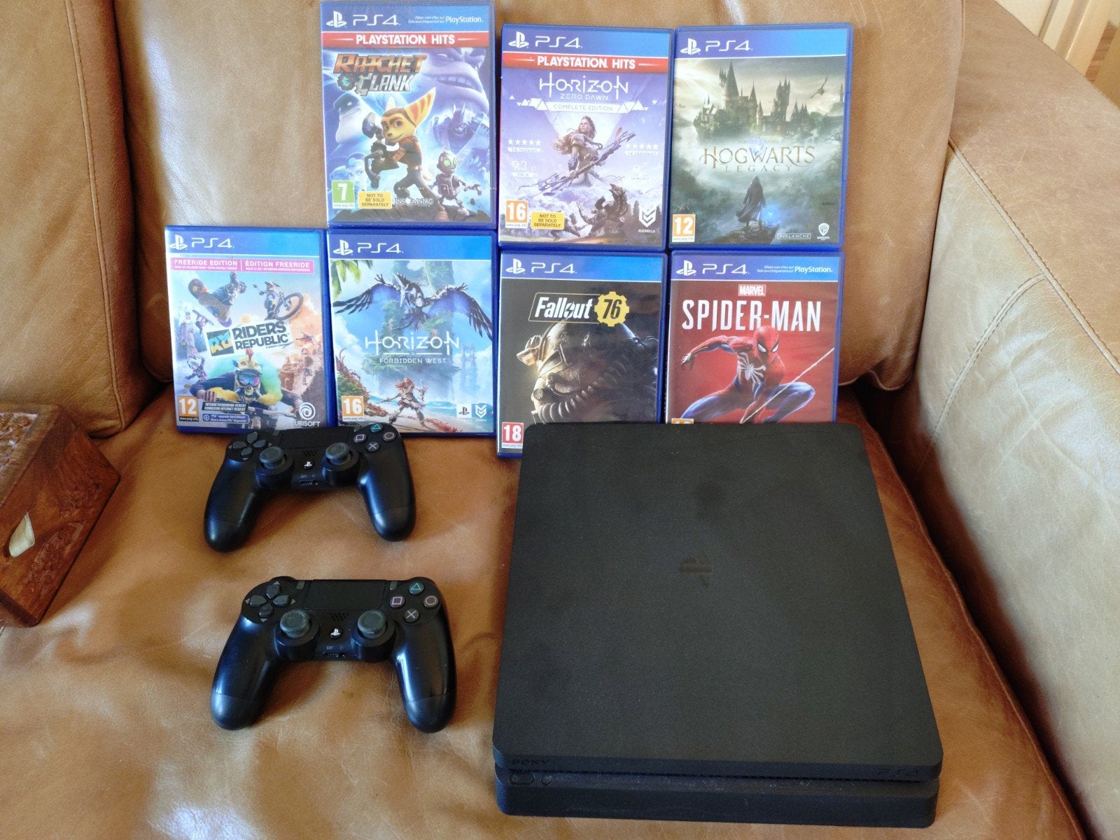 PlayStation4 PS4 met 2 goede controllers en 7 spellen, Met 2 controllers, Ophalen of Verzenden, Zo goed als nieuw, Original