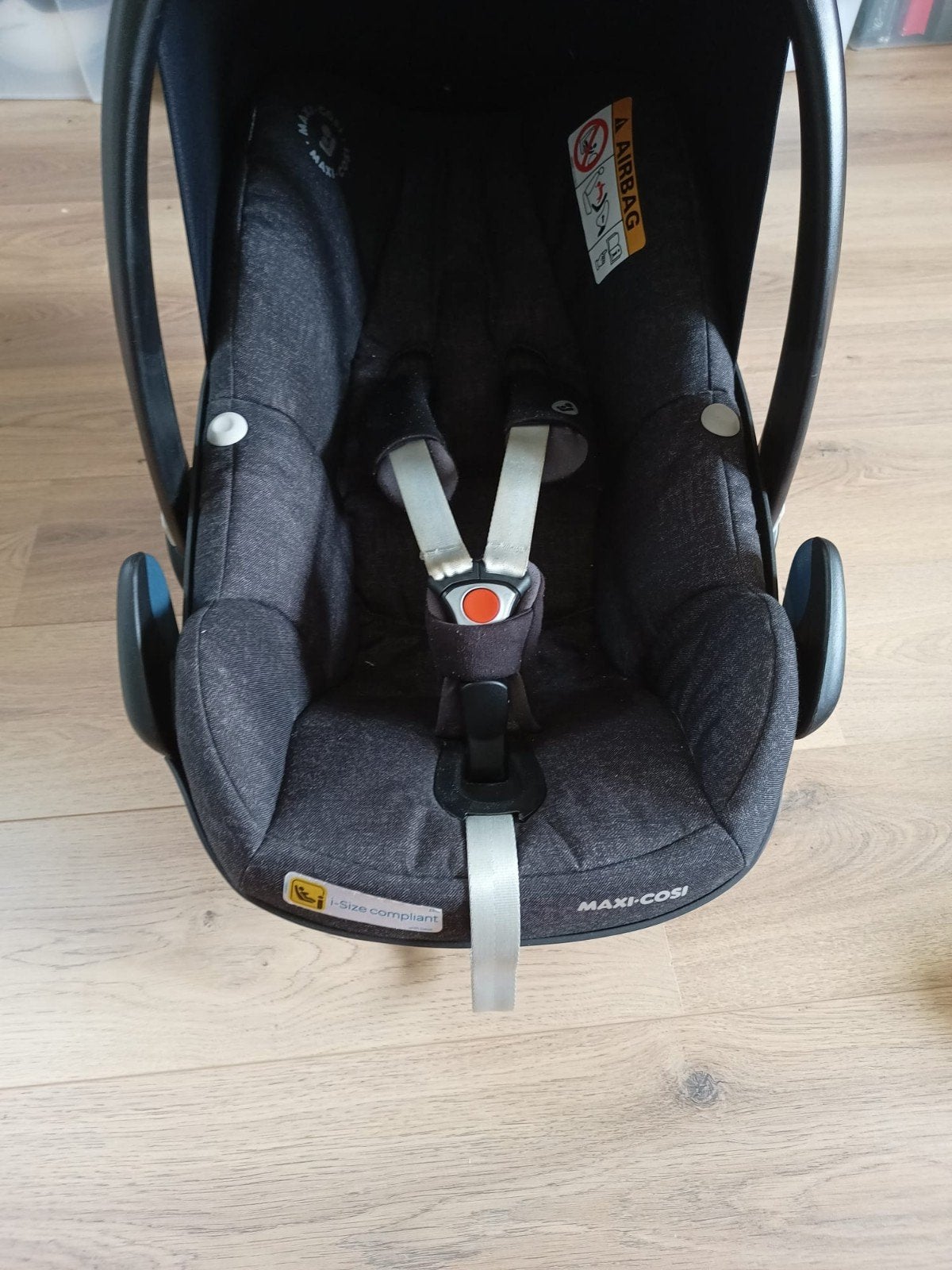 Maxi-Cosi met iso fix autostoel base, Autogordel, Ophalen of Verzenden, Zo goed als nieuw, 0 t/m 13 kg