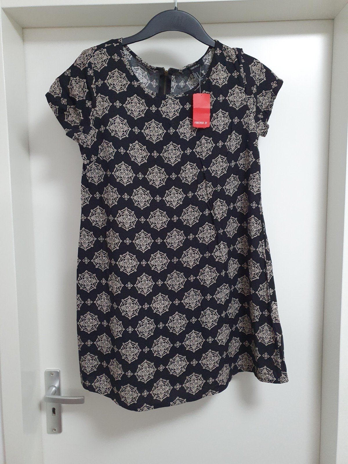 Forever 21 jurk met patroon - Maat M, Maat 38/40 (M), Zwart, Nieuw, Ophalen of Verzenden
