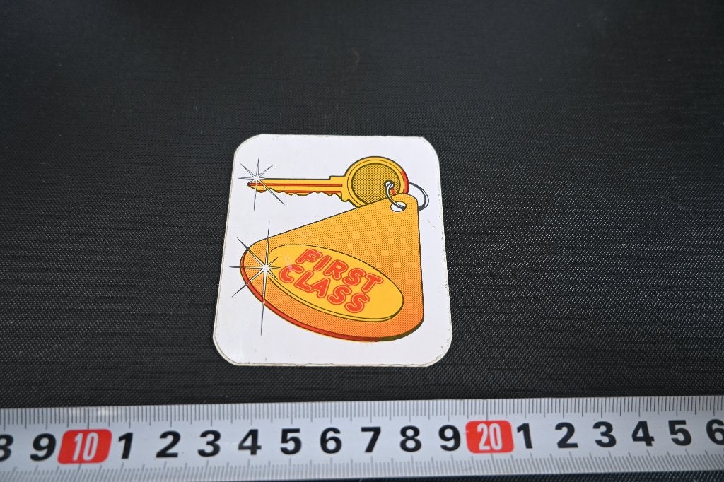 sticker logo sleutel FIRST CLASS, Ophalen of Verzenden, Zo goed als nieuw
