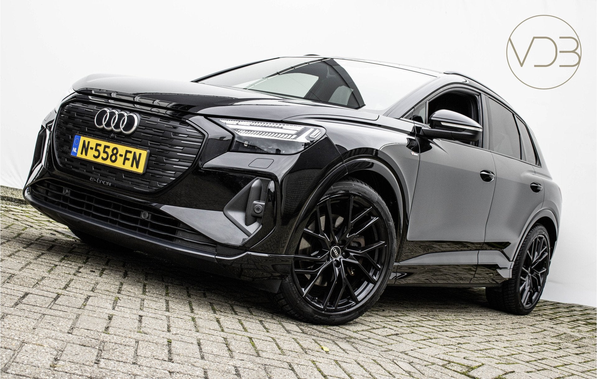 Audi Q4 e-tron 40 SOH 93% 204pk S-Line Competition TREKHAAK, Auto's, Achterwielaandrijving, Gebruikt, Zwart, Leder en Stof