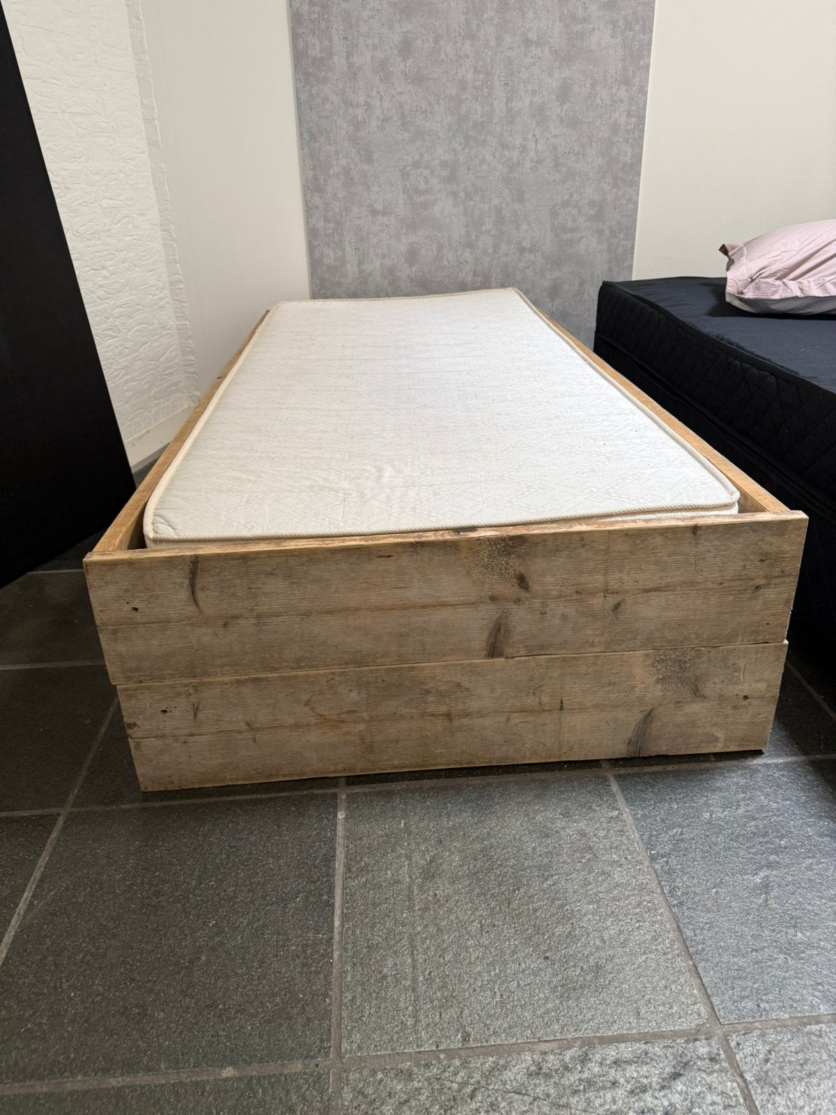 Stijger houd bed, Ophalen, 90 cm, Eenpersoons, Zo goed als nieuw