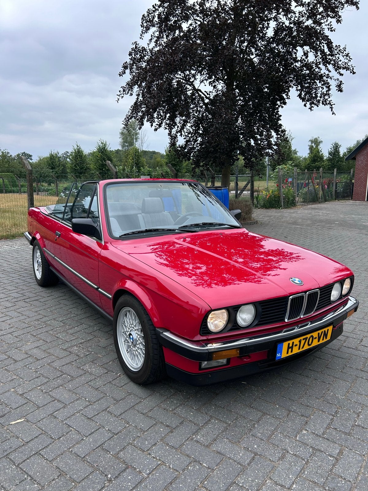 BMW 325i cabrio e30 handbak 1987 Rood airco uniek. 2e eig!, Auto's, Oldtimers, 2494 cc, Handgeschakeld, Grijs, Particulier