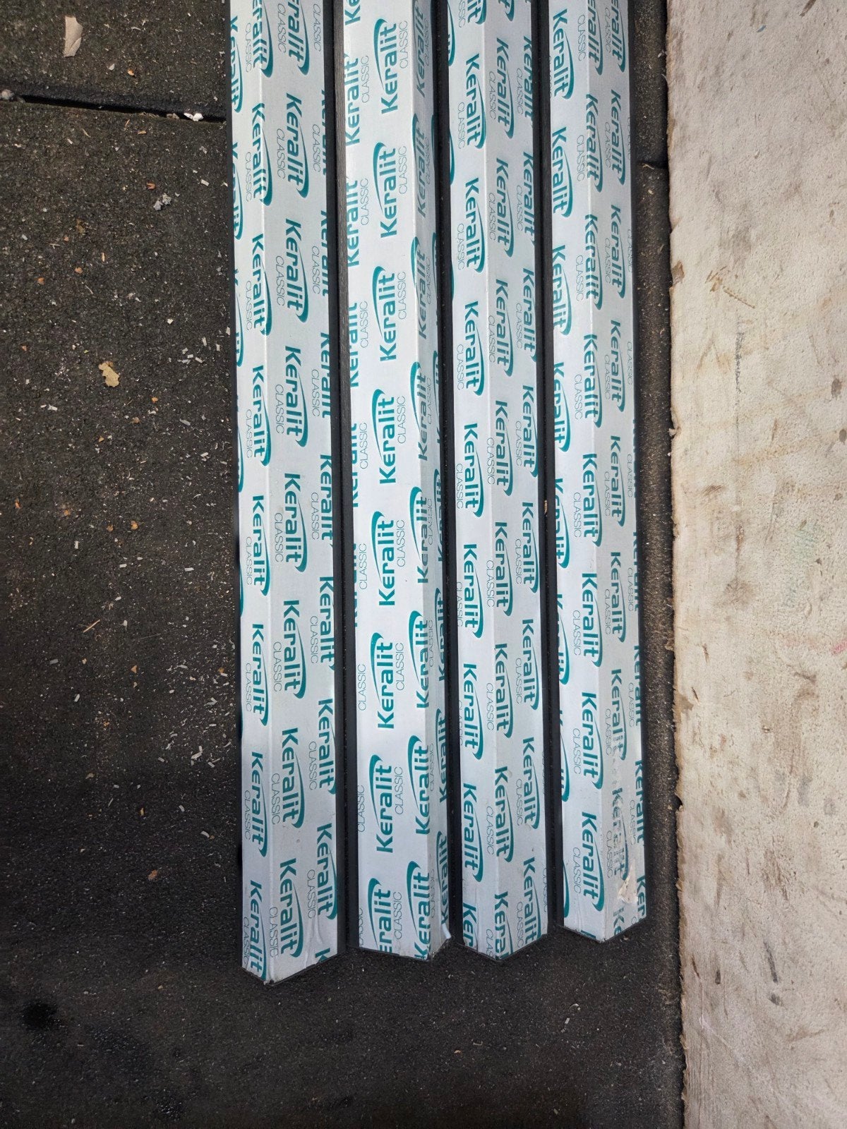 4x Keralit verlengd eindprofiel antraciet 7016 houtnerf, Ophalen, Nieuw, Overige materialen, Minder dan 20 mm