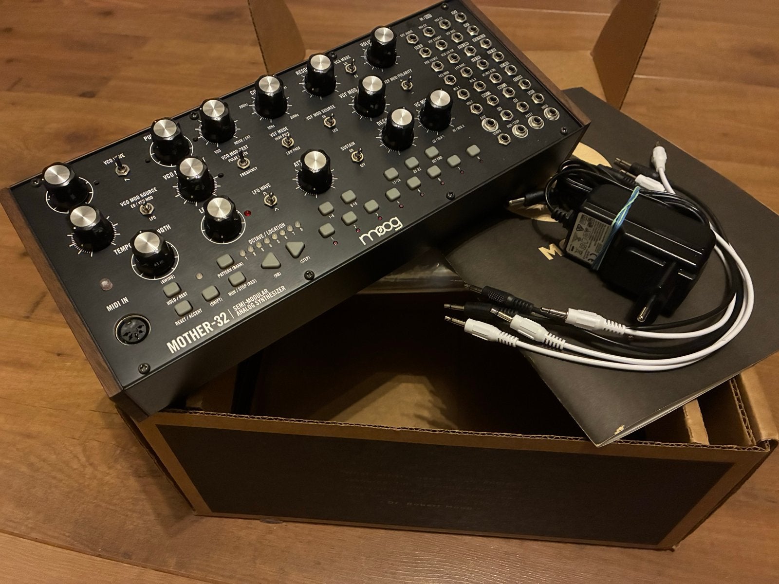 Moog Mother-32 semi-modular analog synthesizer NIEUW(-staat), Overige merken, Zo goed als nieuw, Met midi-aansluiting, Overige aantallen