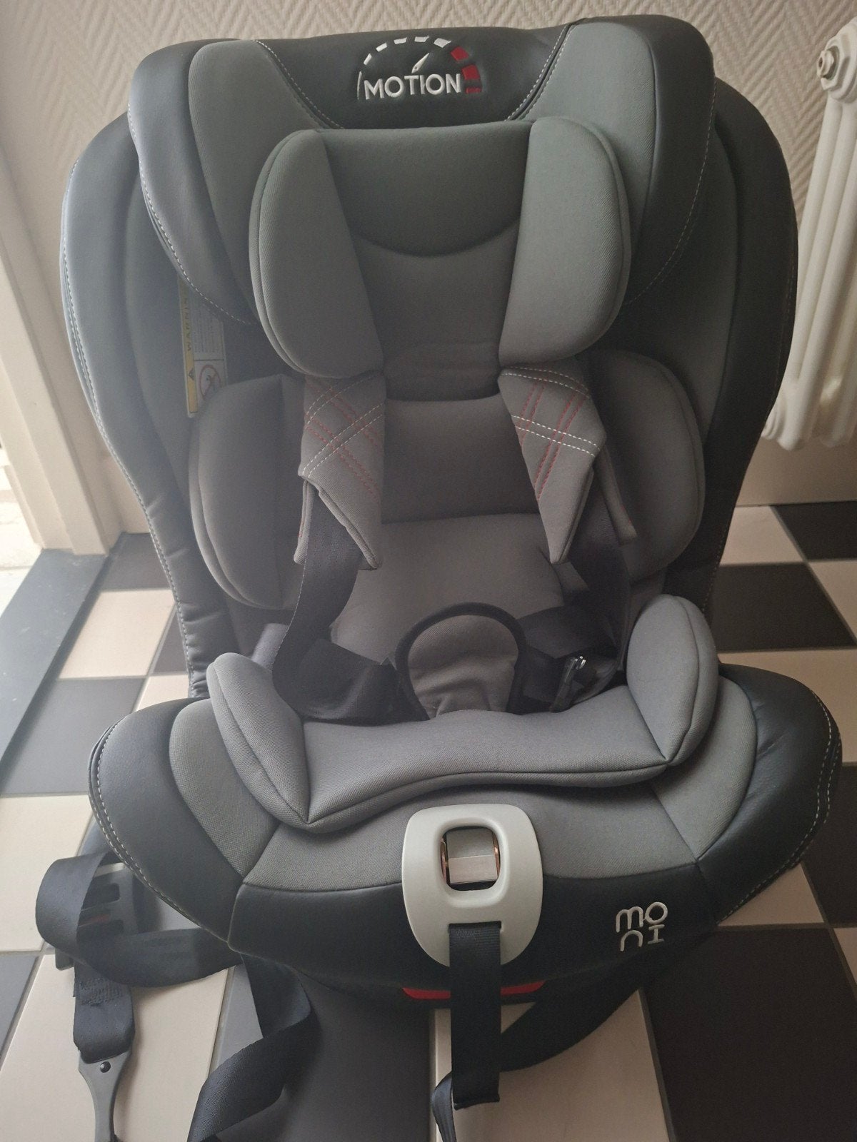 Moni Motion autostoel met Isofix en draaifunctie, Gebruikt, Zijbescherming, 9 t/m 36 kg, Isofix