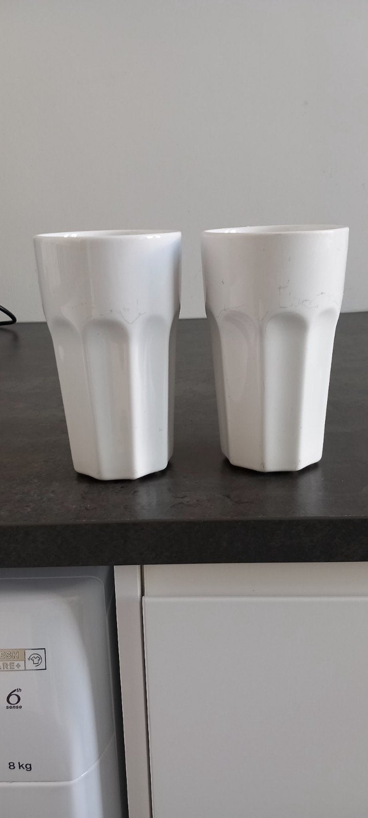 2x IKEA witte bekers/mokken - Gebruikt, IKEA, Ophalen of Verzenden, Steen/keramiek, Wit