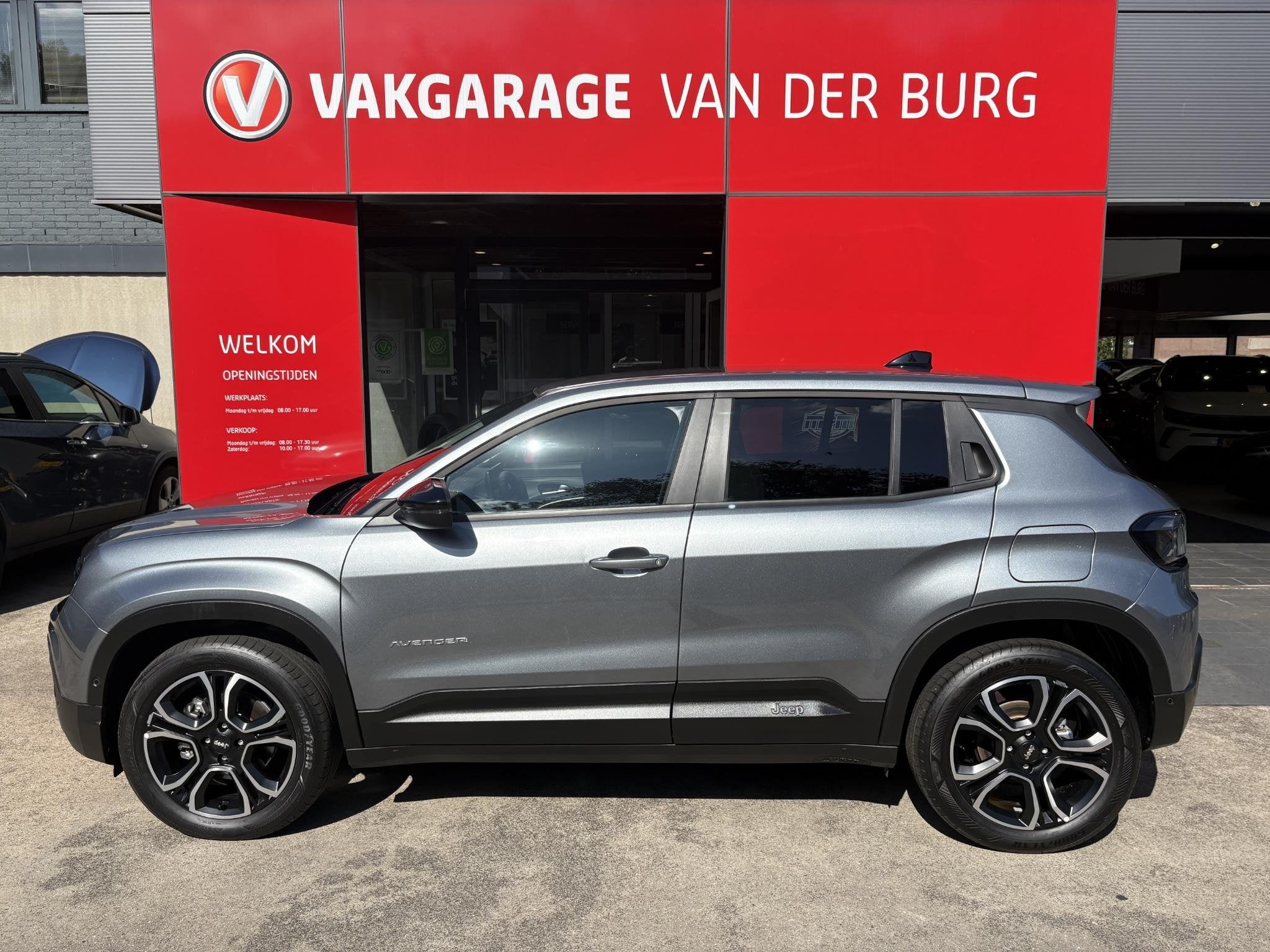 Jeep Avenger Altitude 54 kWh Rijklaarprijs, Auto's, 12 maanden, Stof, Gebruikt, 334 min