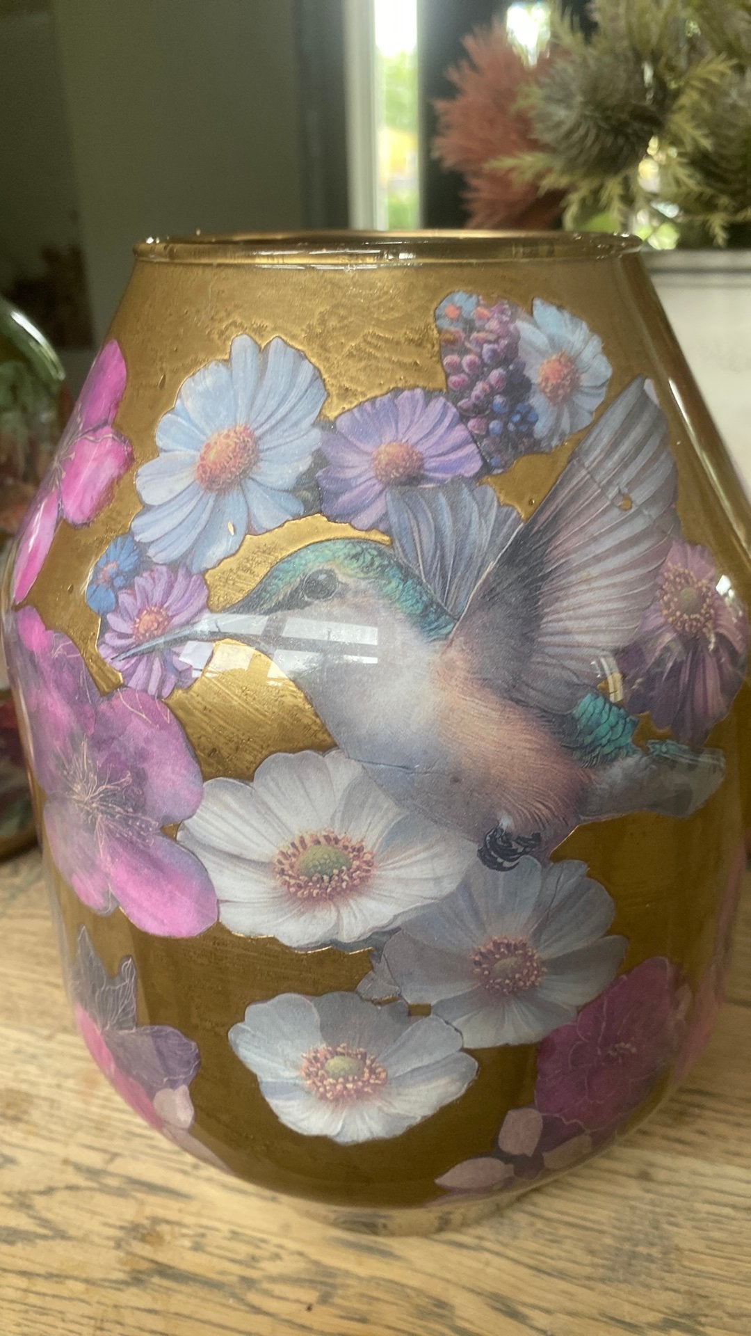 Gouden Vaas met Kolibrie en Roze Bloemen, Ophalen