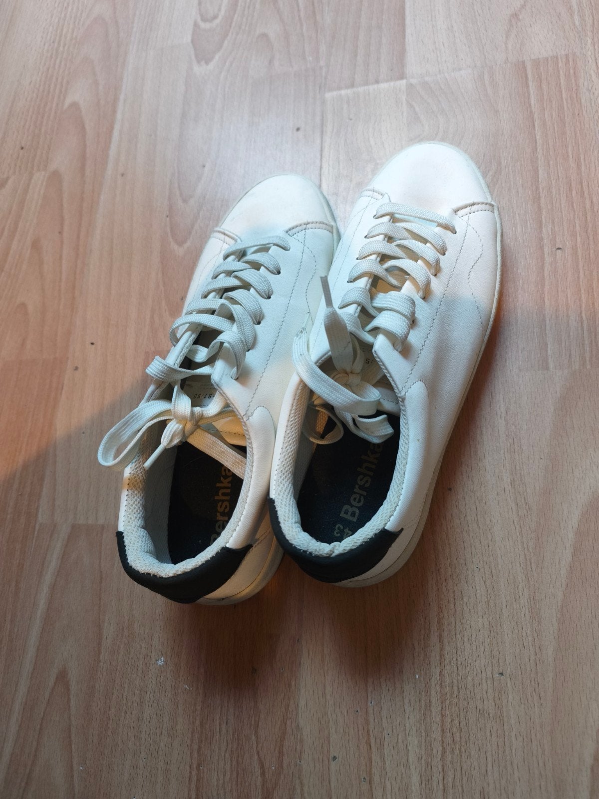 Witte Bershka sneakers - Maat 43, Ophalen, Gedragen, Wit
