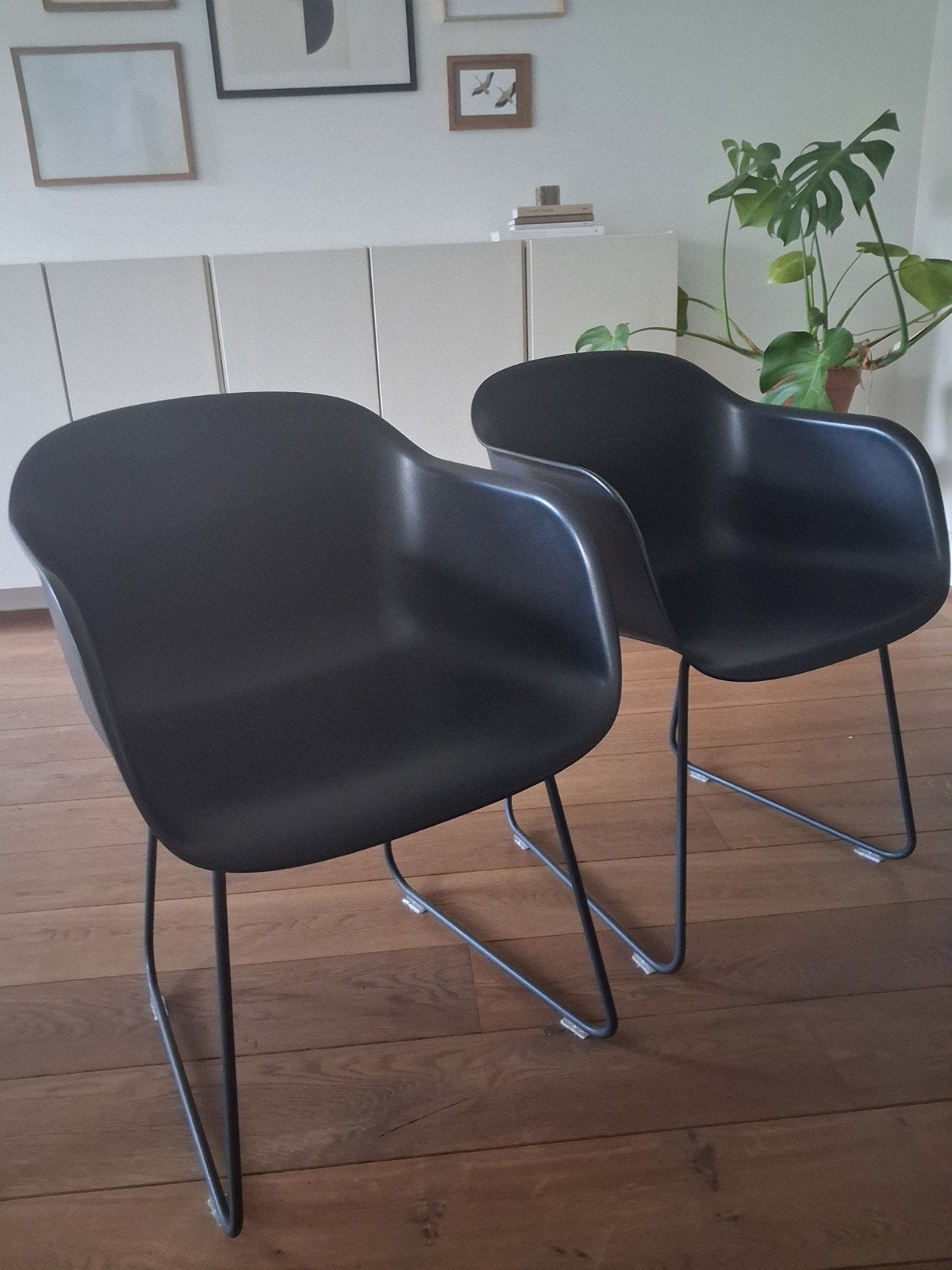 twee zwarte Muuto Fiber kuipstoelen, Ophalen, Kunststof, Twee, Zwart