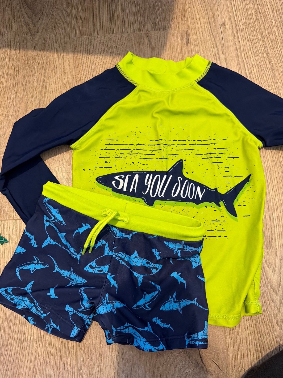 UV-zwemsetje haaien maat 92, Ophalen of Verzenden, Zo goed als nieuw, Jongen, Sport- of Zwemkleding