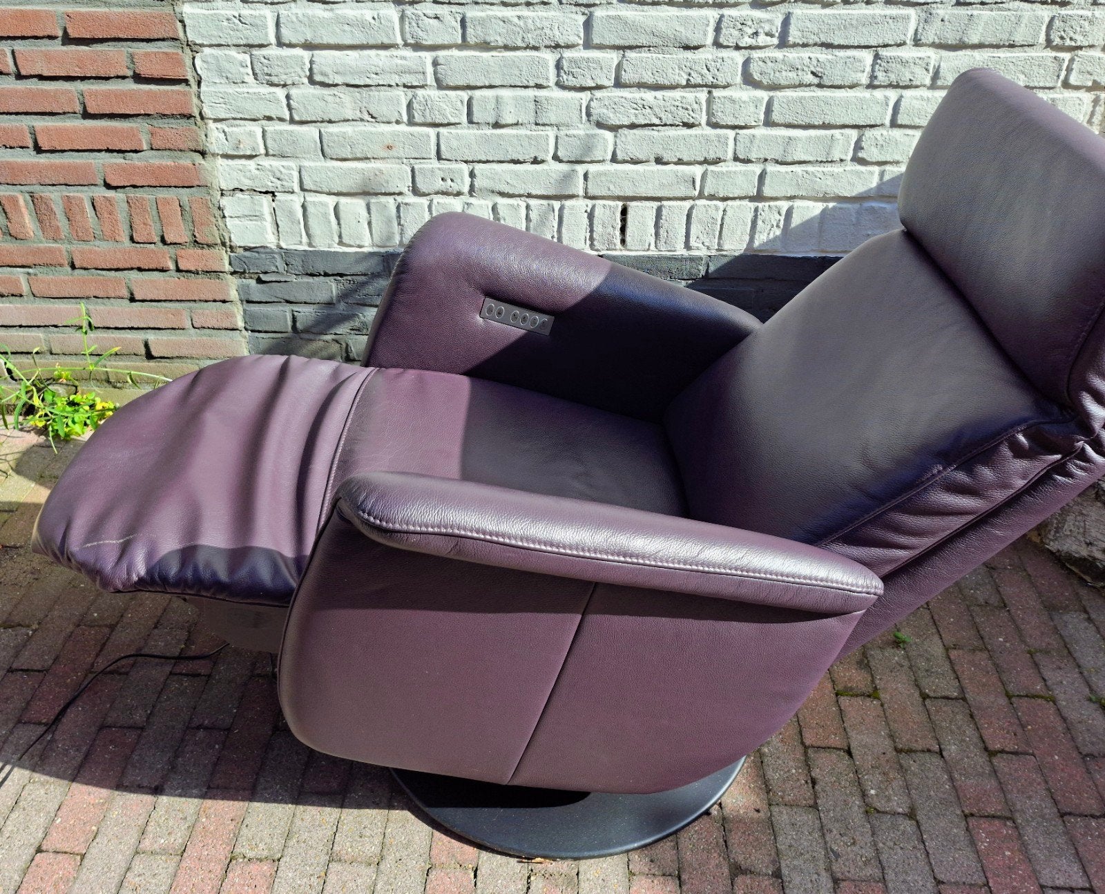 Mooie leren electrisch relax/sta-op stoel, kleur aubergine, Huis en Inrichting, Ophalen, Zo goed als nieuw, 50 tot 75 cm, Leer
