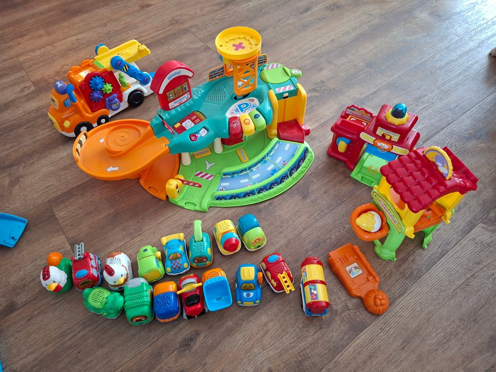ToetToet groot pakket: autogarage, brandweer, kippenhok etc, Kinderen en Baby's, Ophalen