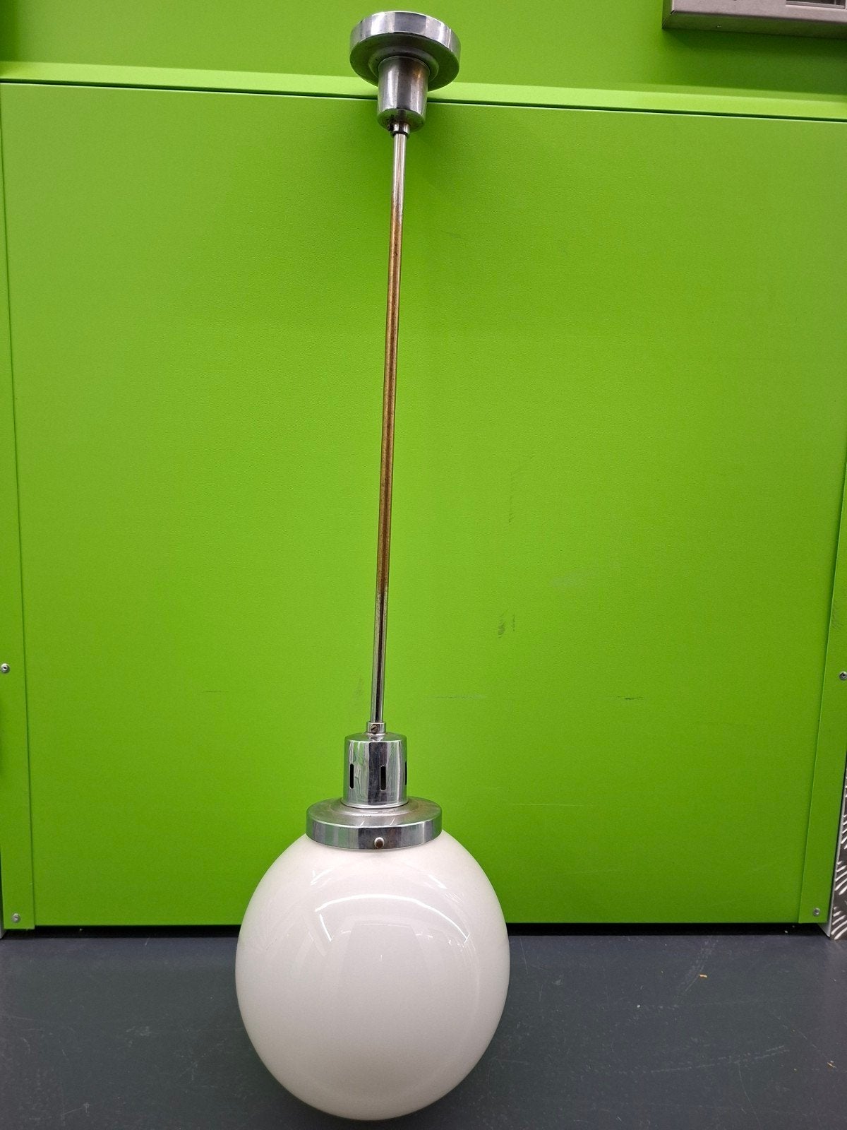 Originele Art Deco hanglamp - chroom met opaline bol, Ophalen, Gebruikt, Art deco, E27 (groot)