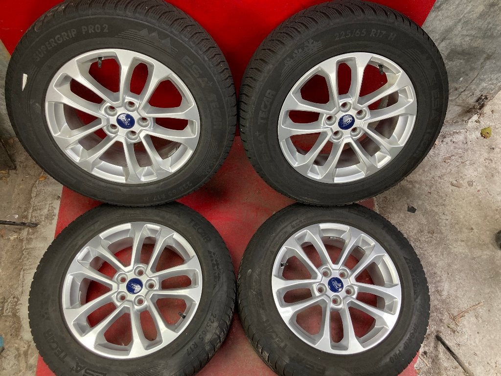 Winterbanden Ford Kuga 225/65R17, Gebruikt, Ford, ., Banden en Velgen