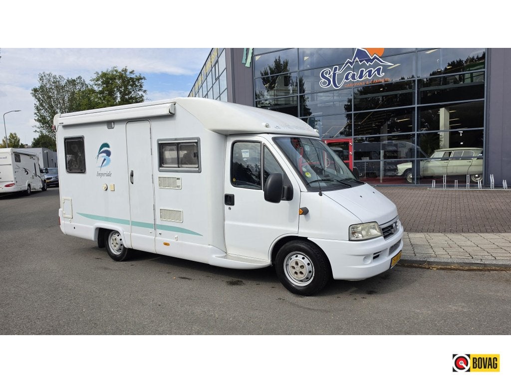 Knaus Weinsberg 600 mooie compacte camper, Ringverwarming, Fiat, Achteruitrijcamera, Buitenlamp