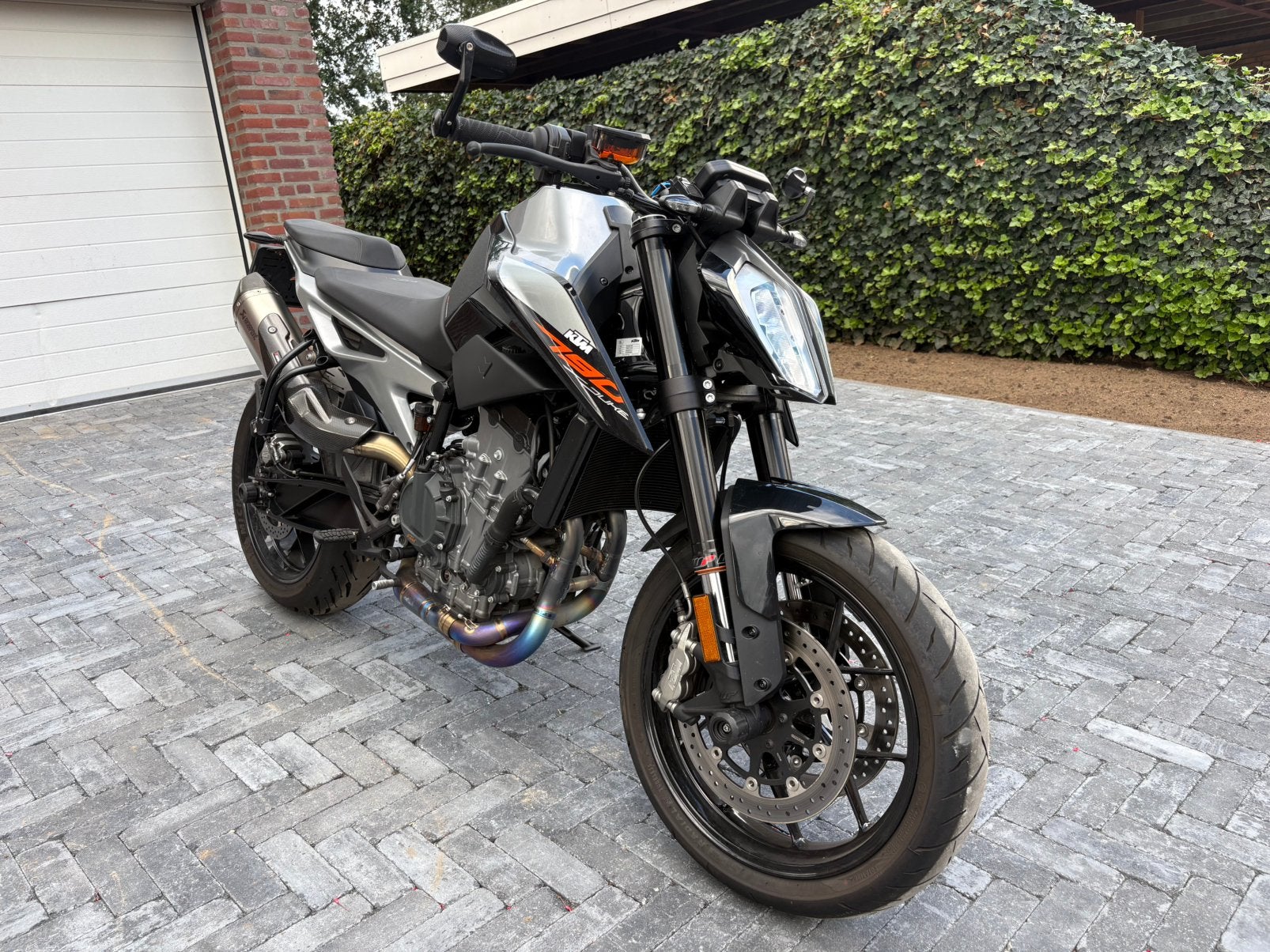 Ktm Duke 790 (2020) met volledig Titanium Akrapovic systeem, Particulier, Naked bike