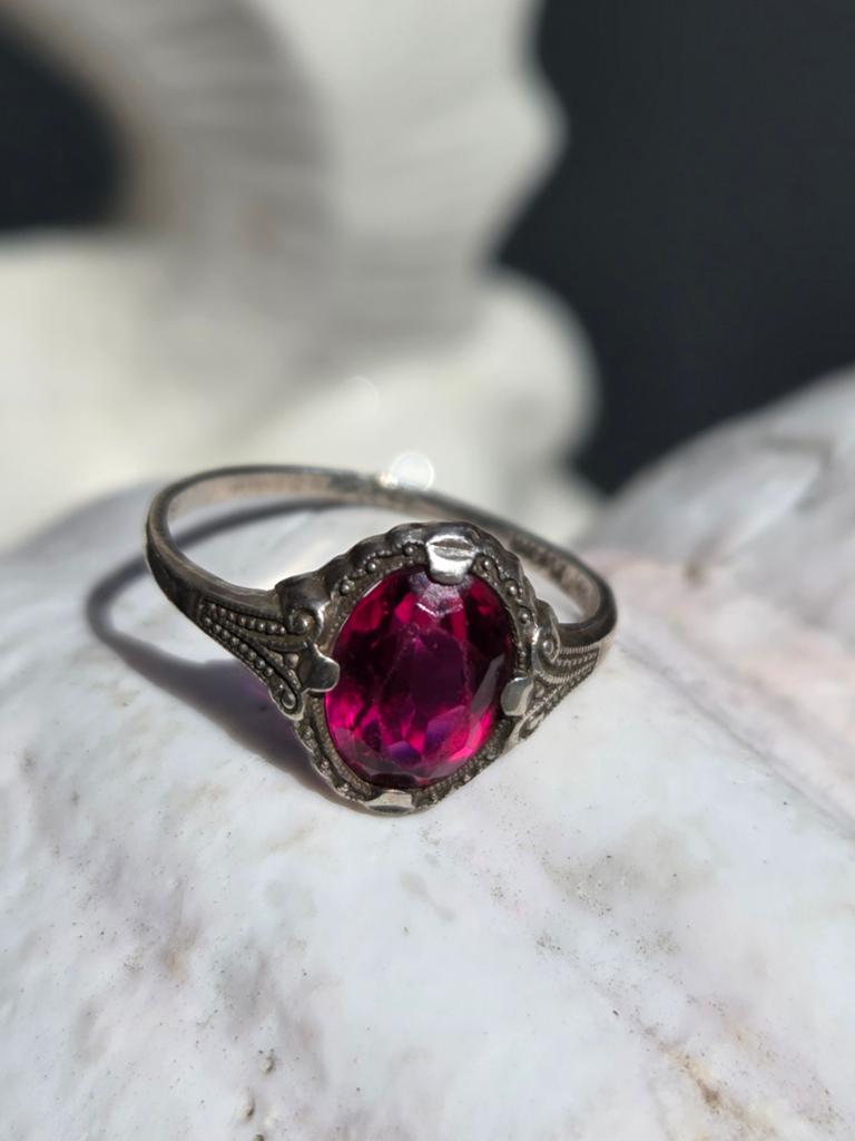 Oud zilver ringetje met paarsroze spinel, Ophalen of Verzenden, Dame, Zilver, Zilver