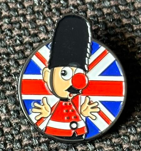 Efteling pin Carnaval Festival Engeland, Ophalen of Verzenden, Zo goed als nieuw, Button of Speldje