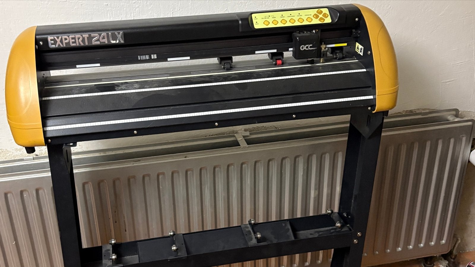 GCC Expert 24 LX plotter met standaard en rolhouder, Metaal, Zo goed als nieuw, Machine, Elektrisch