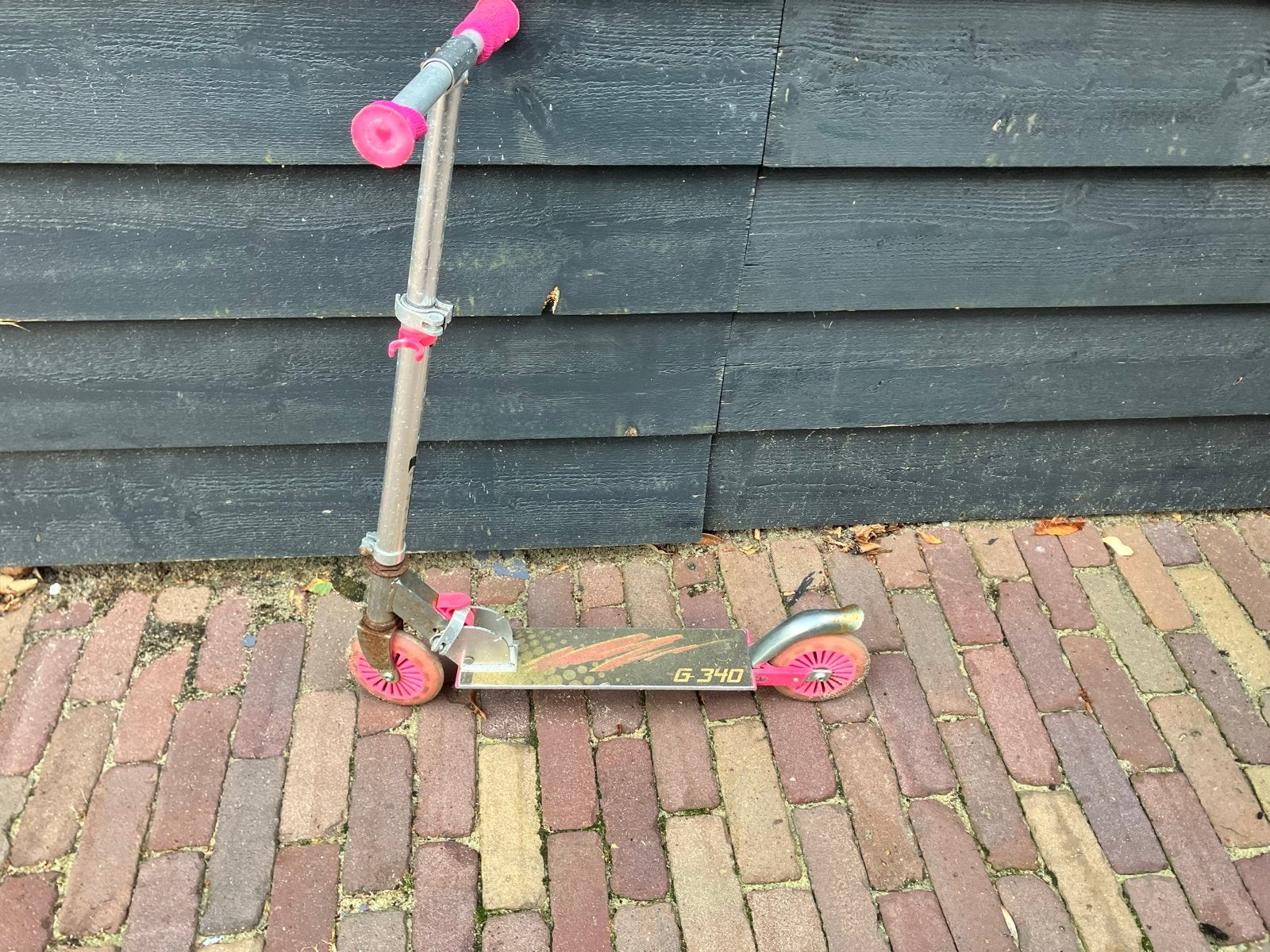 Gebruikte step G-340 met roze accenten, Ophalen, Gebruikt, Gewone step