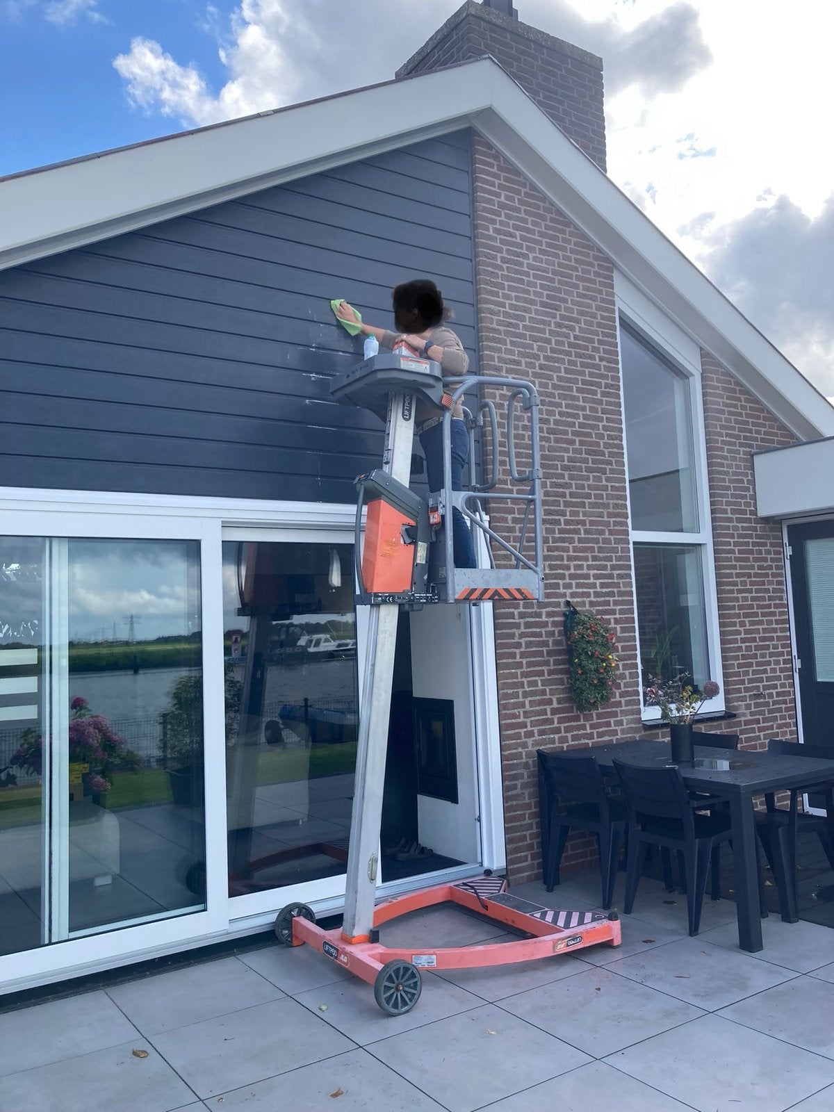 Compacte verticale masthoogwerker, Ophalen