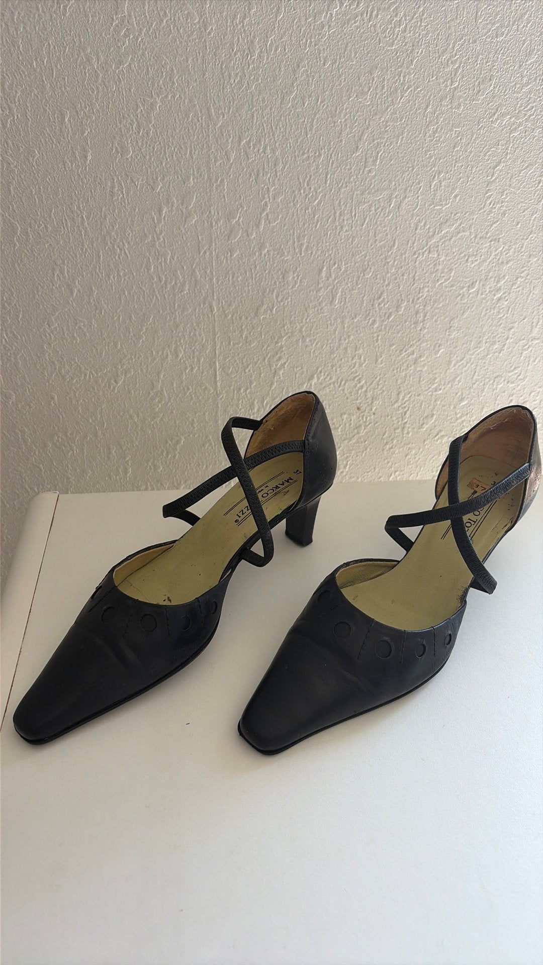 Schoenen met een hakje, Verzenden, Gedragen, Zwart