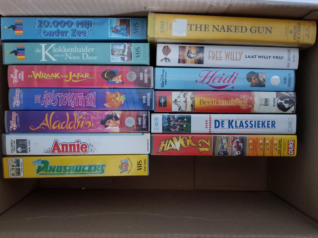 VIDEO VHS 14 stuks o.a. Disney, Feyenoord, Free Willy, Heidi, Gebruikt, Tekenfilm, Verzenden, Alle leeftijden