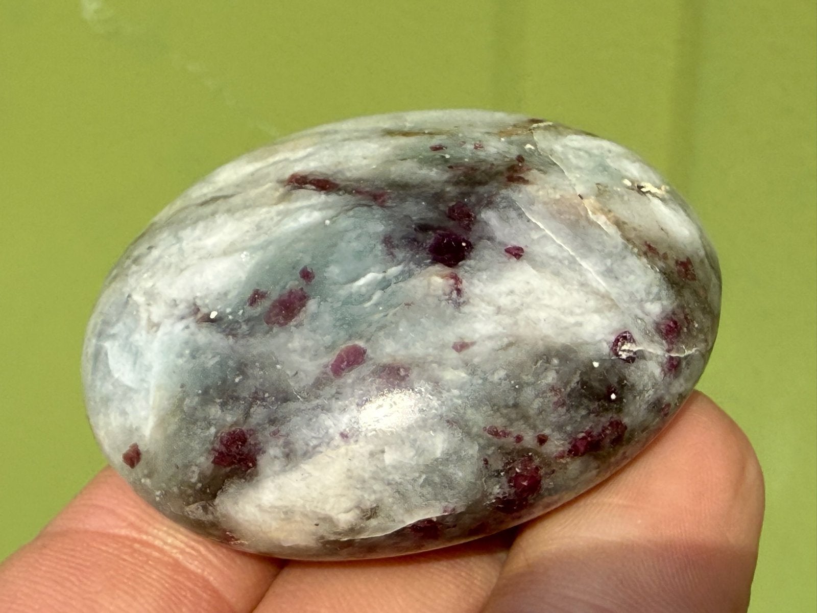 Rubeliet - rode Toermalijn- handsteen palmsteen mineralen, Ophalen of Verzenden, Mineraal