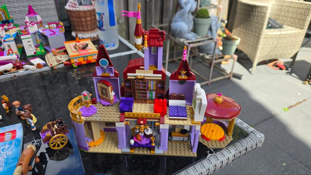 Disney lego belle en het beest kasteel, Compleet, Lego, Ophalen of Verzenden, Zo goed als nieuw