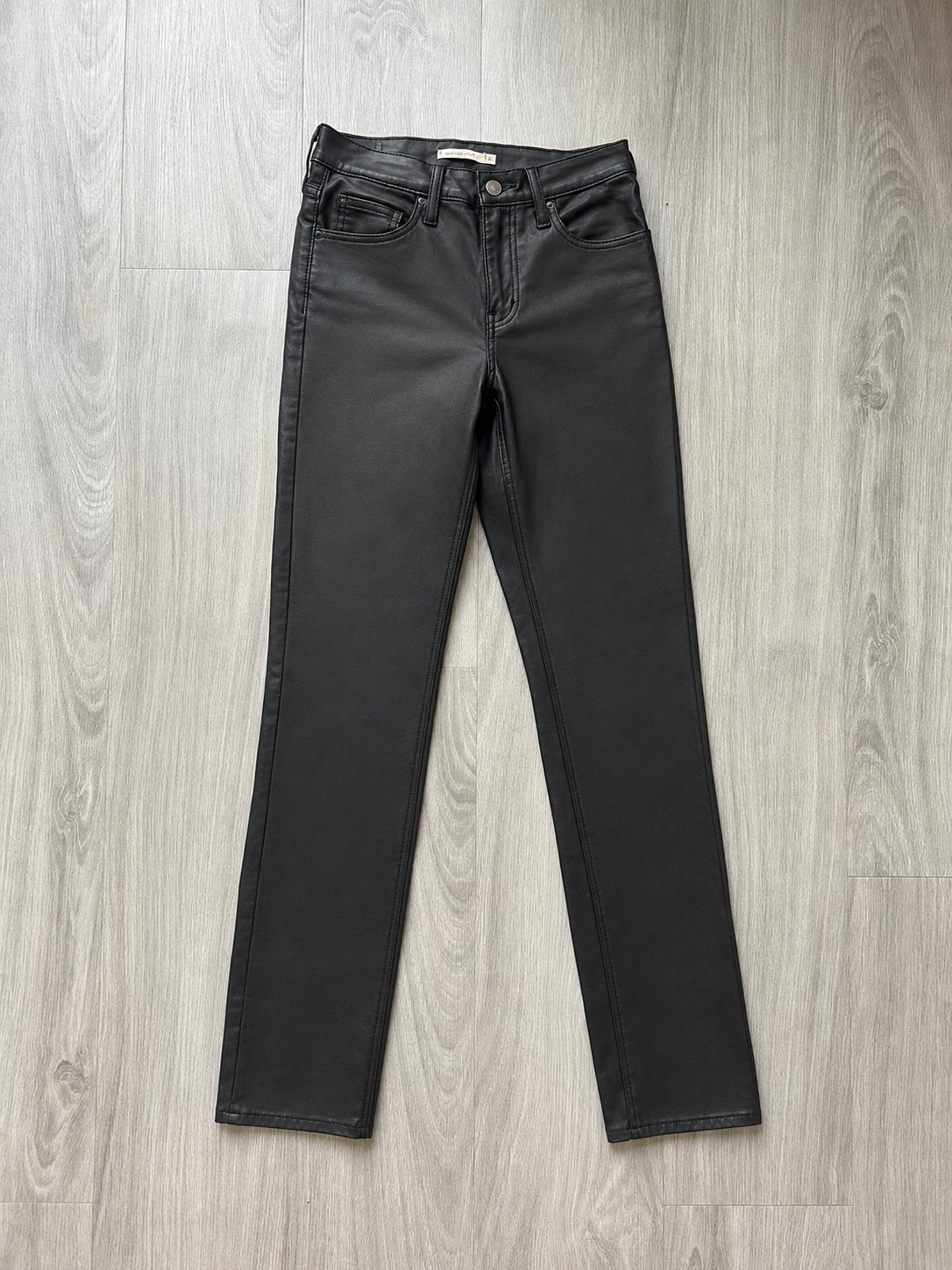 Levi's 724 High Rise Straight coated jeans W26 L32, Ophalen of Verzenden, Gedragen, Zwart, W27 (confectie 34) of kleiner