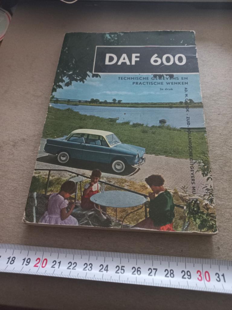 DAF 600 Technische Gegevens en Practische.   3, Ophalen of Verzenden, Gelezen, Overige merken, AD. M. CATOK