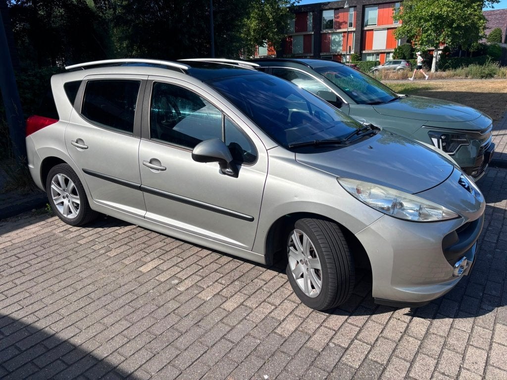 Peugeot 207SW Automaat 1.6VTi - Panodak - Verbruikt olie, Parkeersensor, Stof, Zwart, 4 cilinders