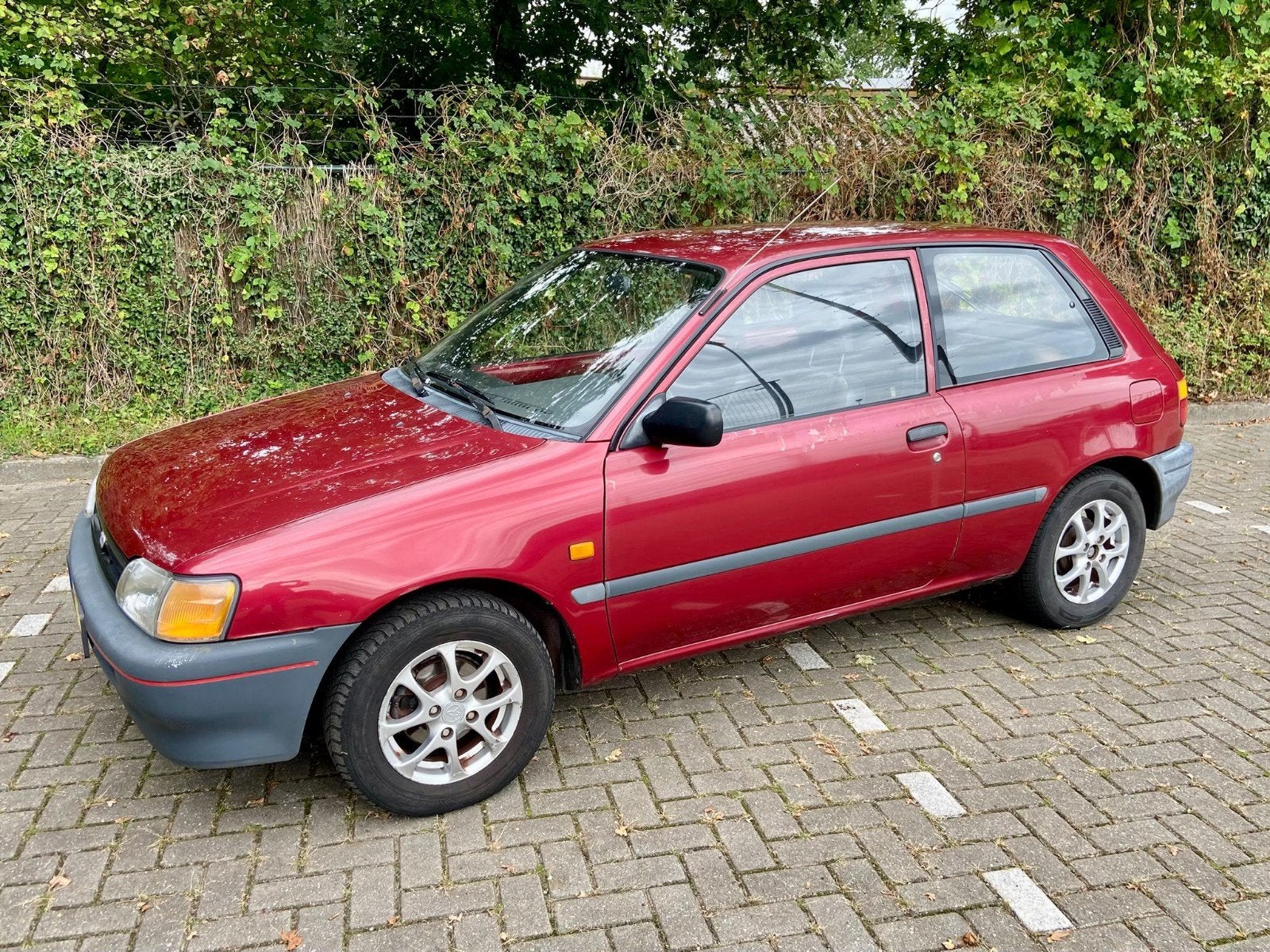 Toyota Starlet automaat met trekhaak apk tot 28  11 2027!!, 4 cilinders, Origineel Nederlands, Handgeschakeld, Particulier