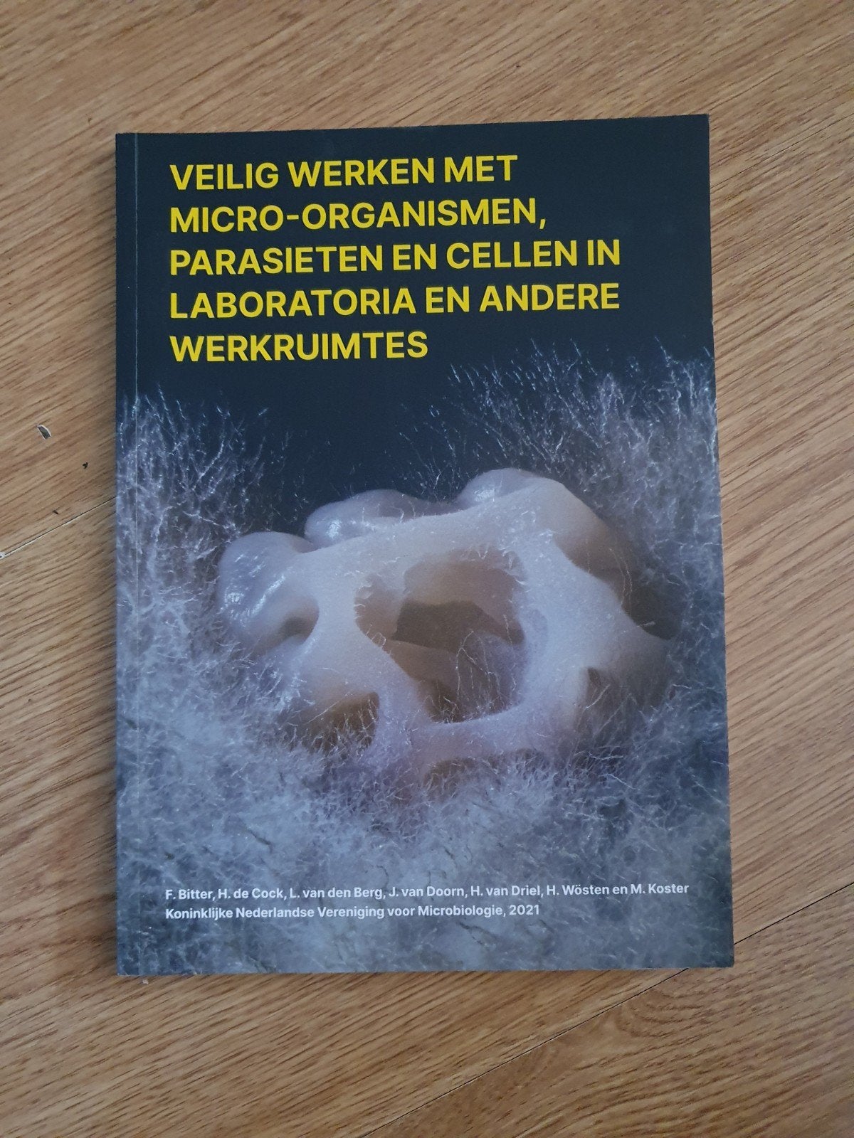 Veilig werken met micro-organismen, parasieten en cellen..., Ophalen of Verzenden, Zo goed als nieuw, Overige niveaus, Nederlands