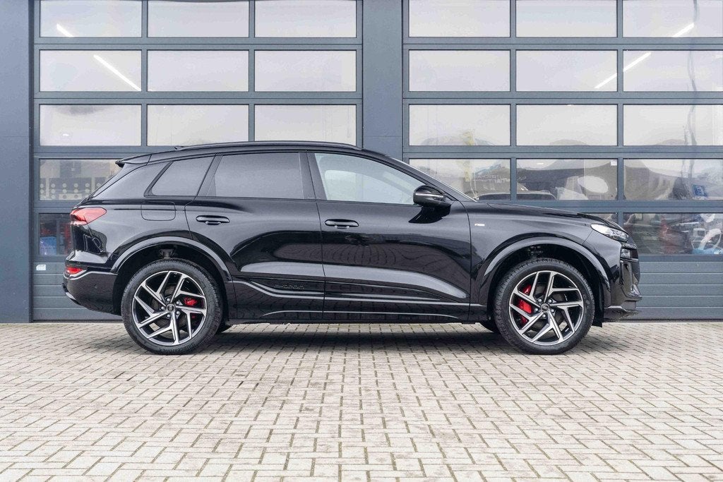 Audi Q6 e-tron 306pk S-line Edition Performance 100 kWh | Lu, Auto's, Audi, Automaat, 12 maanden, Parkeerassistent, Zwart