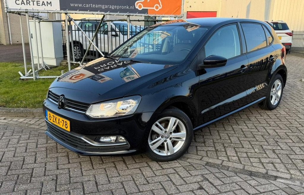 Volkswagen Polo 1.2 TSI First Edition AIRCO/CRUIS/BLEUTOOHT, Auto's, Stof, 4 cilinders, Zwart, Bedrijf