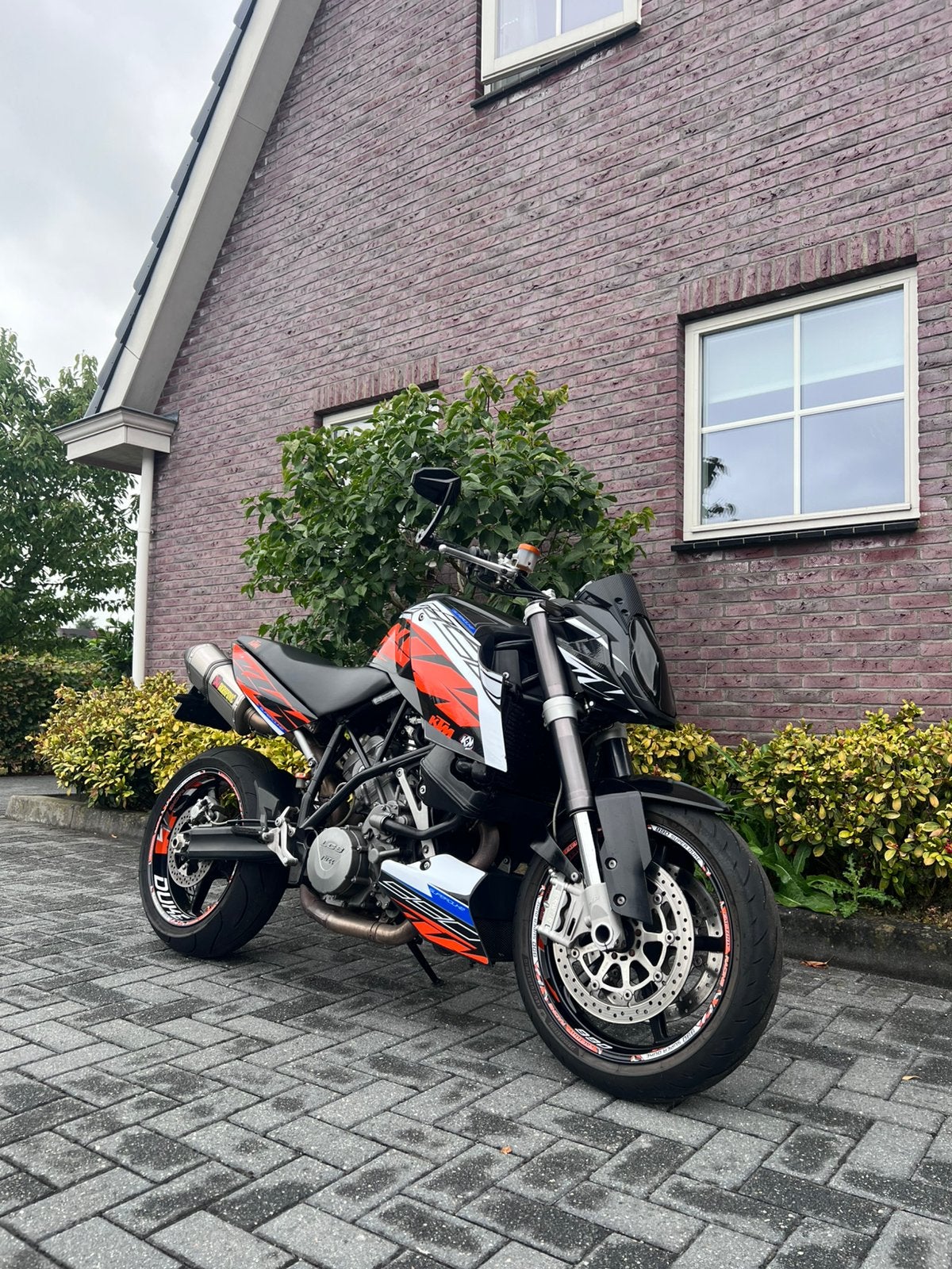 KTM 990 SuperDuke R, Akrapovic, Brembo, A2 op kenteken, 2 cilinders, Gebruikt, Particulier, Handgeschakeld